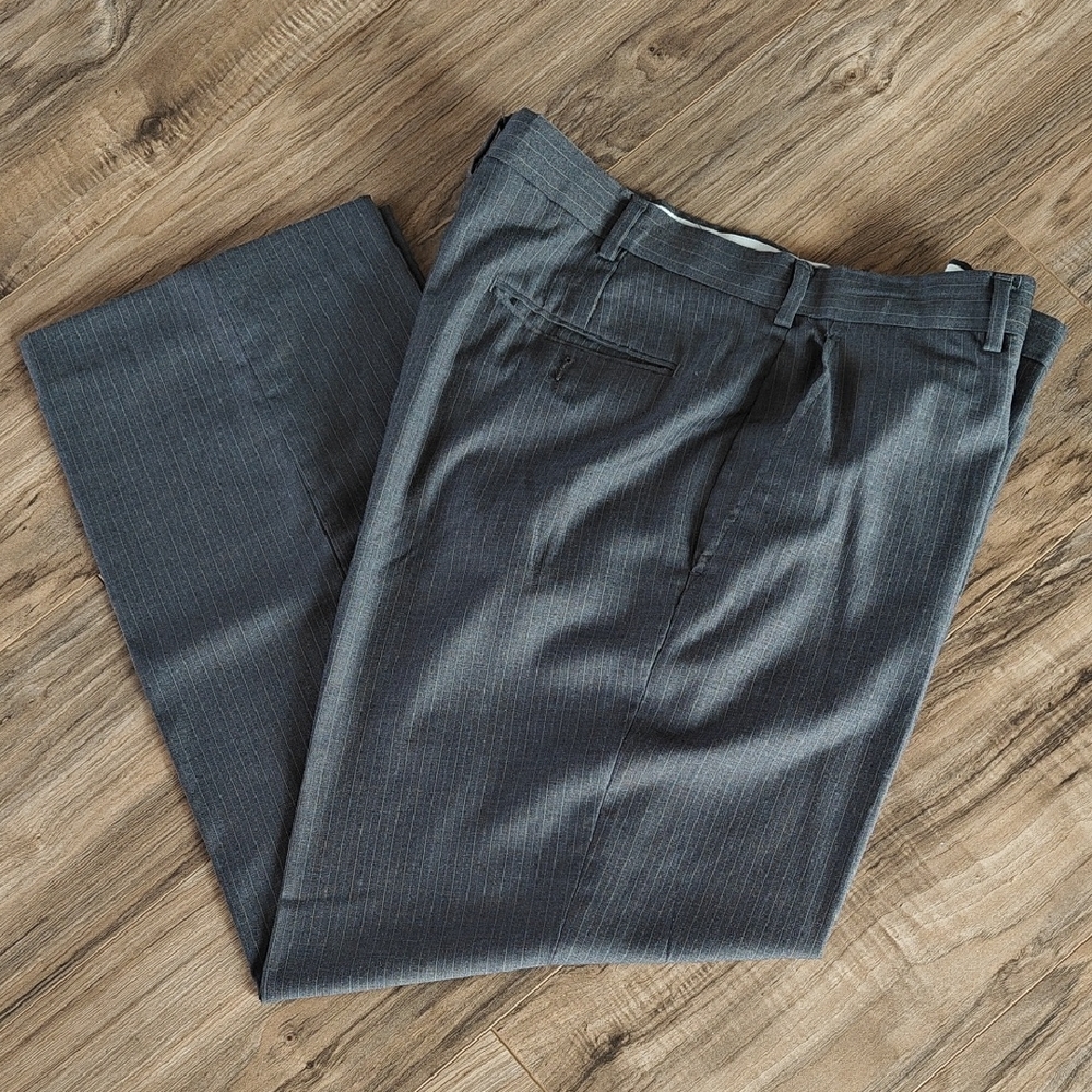 EUC Men's Gray Pinstripe Dress Pants
